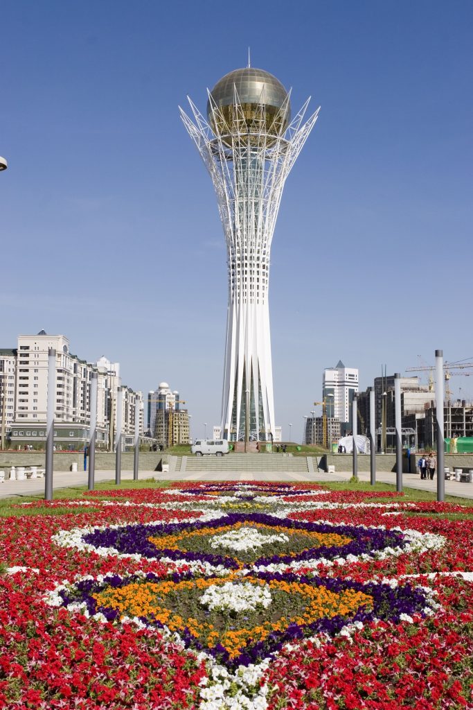 Бразилиялық карнавалдағы жалаңаш әйелдердің видеосы Монро және секс